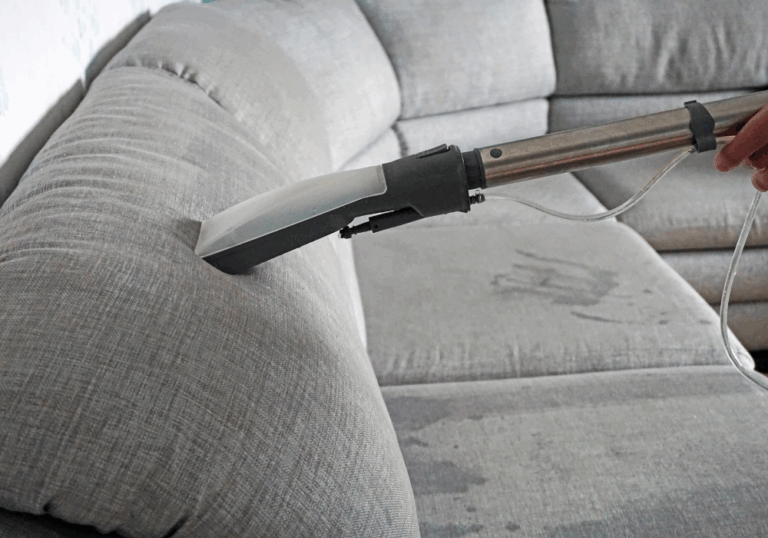Pranie mebli tapicerowanych – jak skutecznie i bezpiecznie odświeżyć tapicerkę?